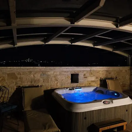 Torre Panoramica & Jacuzzi Nel Cuore Del トーディ